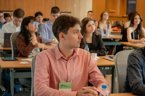 Turma reunida durante uma aula do curso