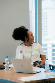 Participante durante uma aula do curso